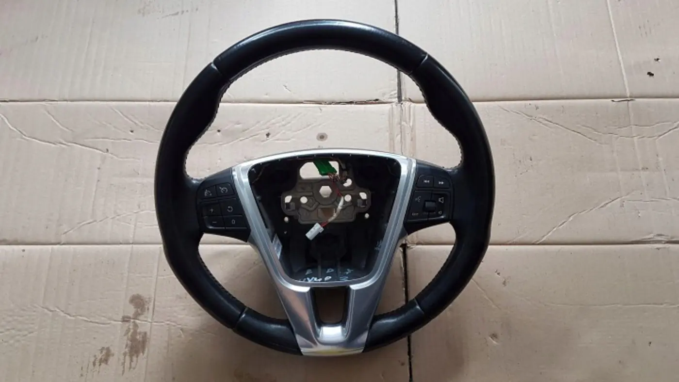 Руль к Volvo V40 2012