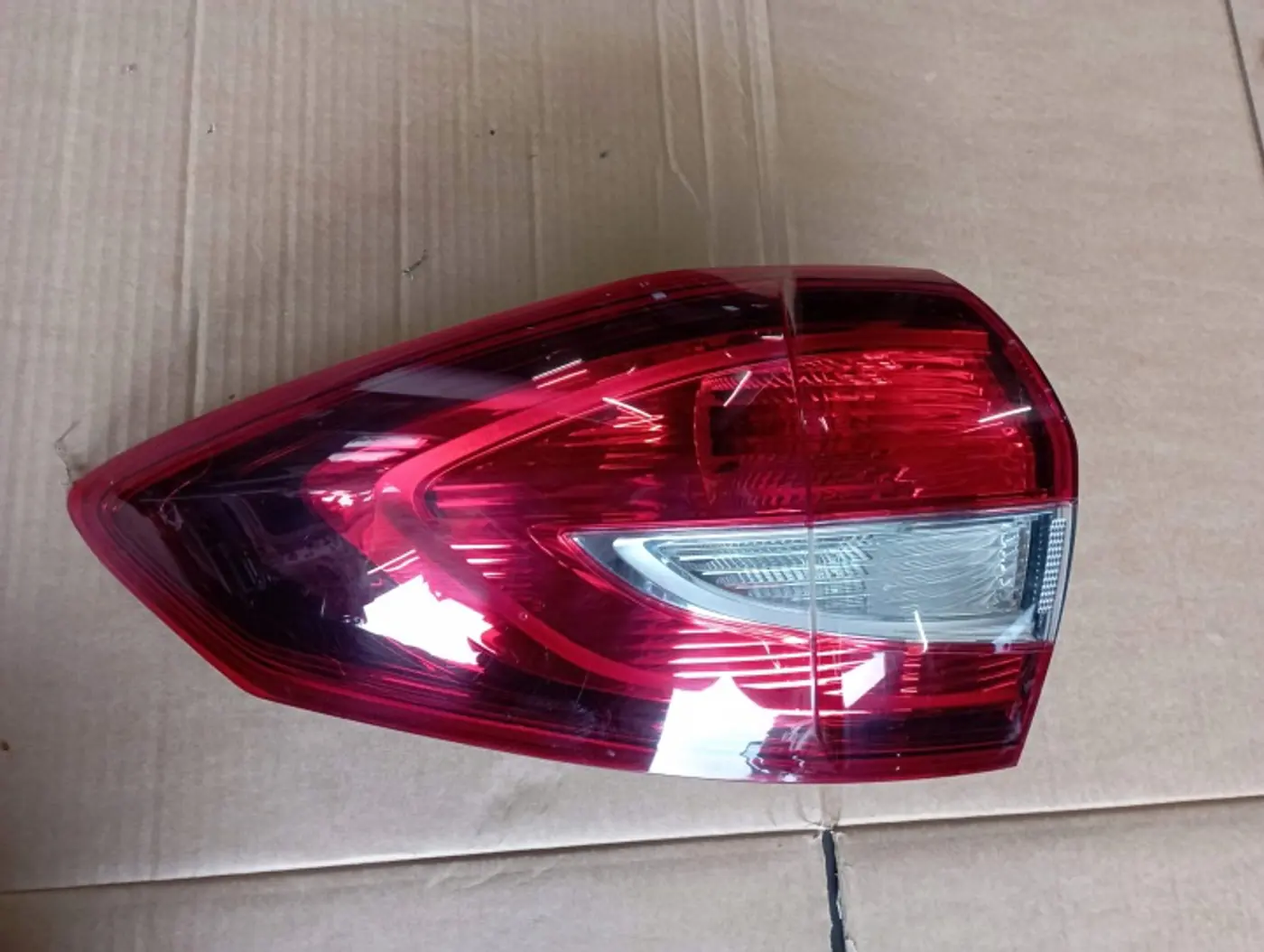 Фонарь задний левый к Ford C-MAX 2010