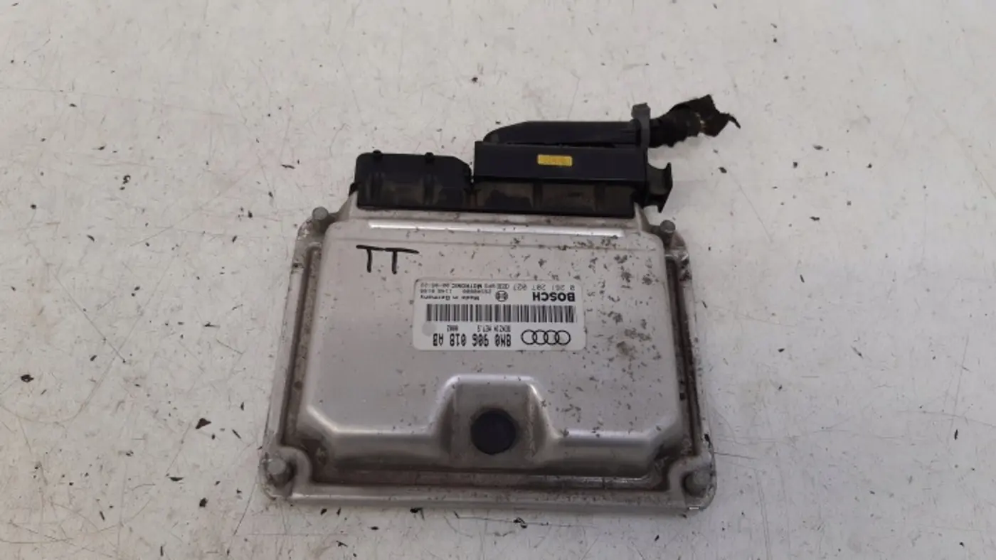 Блок управления двигателем к Audi TT 1998