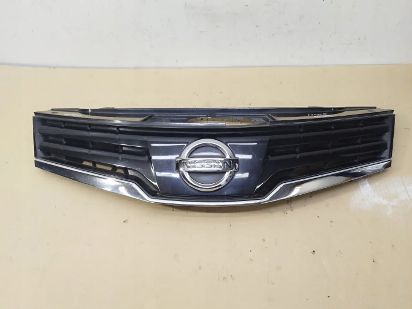 Решетка радиатора к Nissan Note 2009