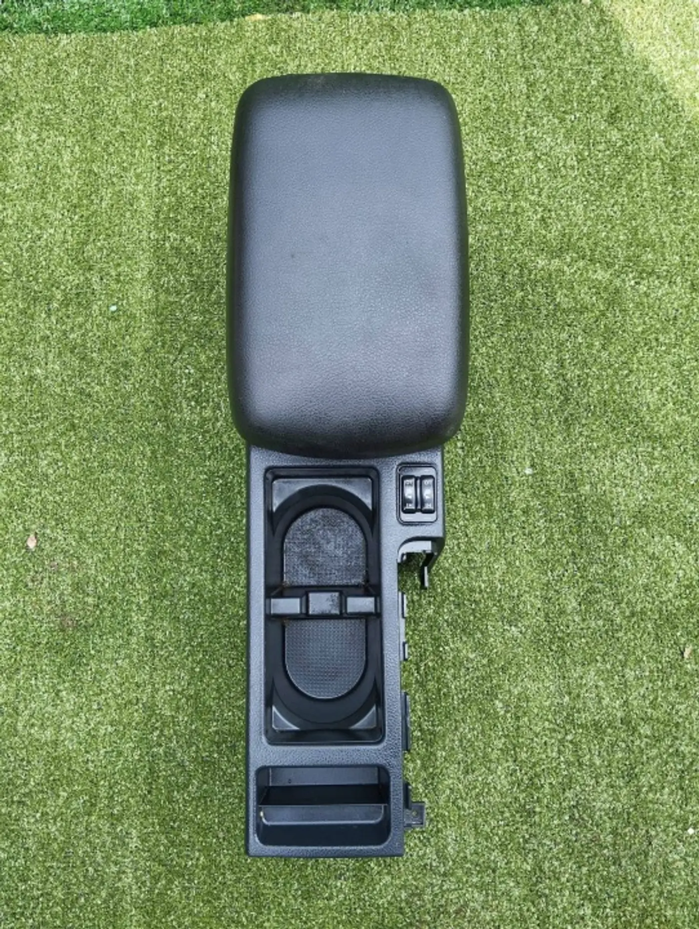 Подлокотник к Subaru XV 2011