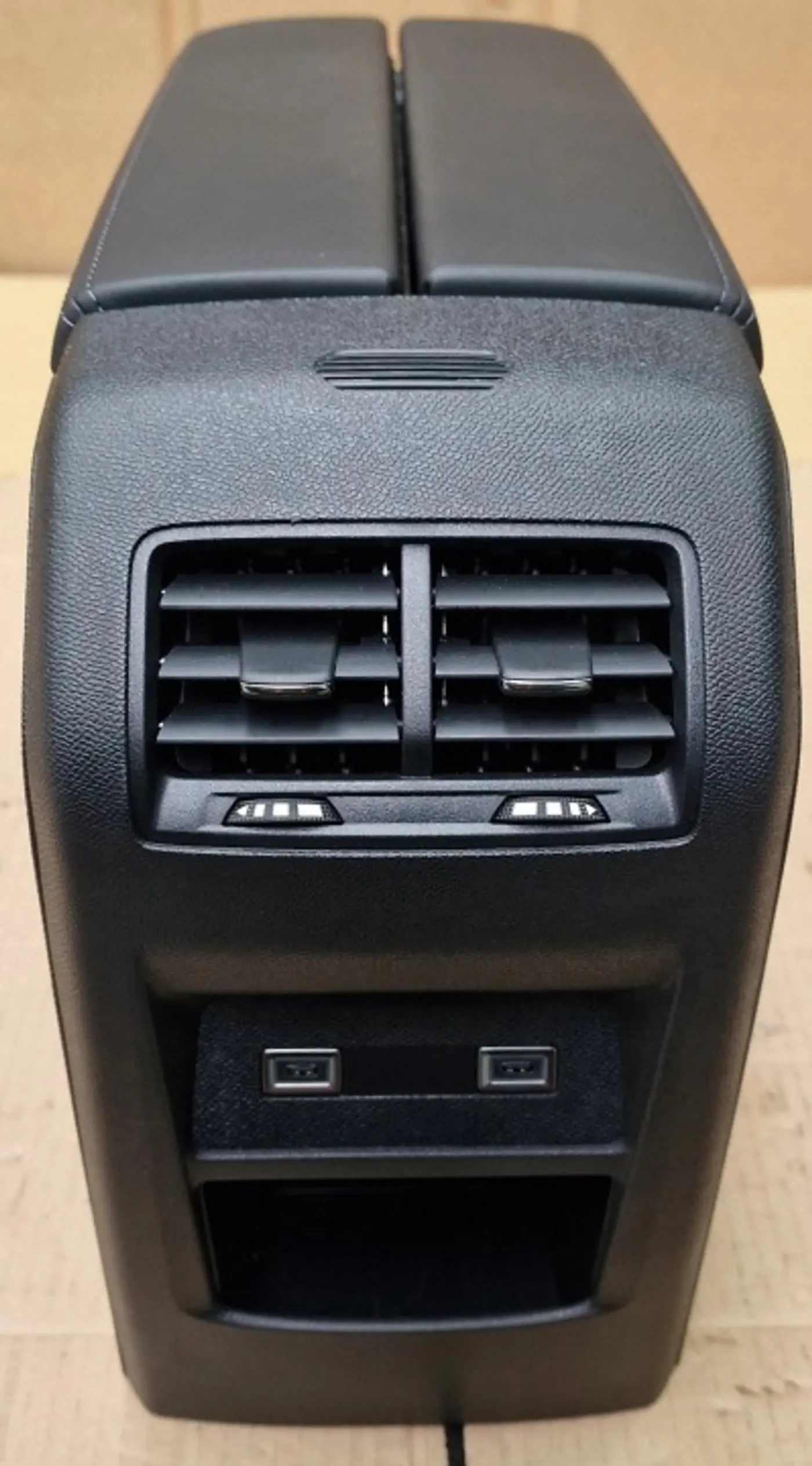 Подлокотник к DS 4 2015