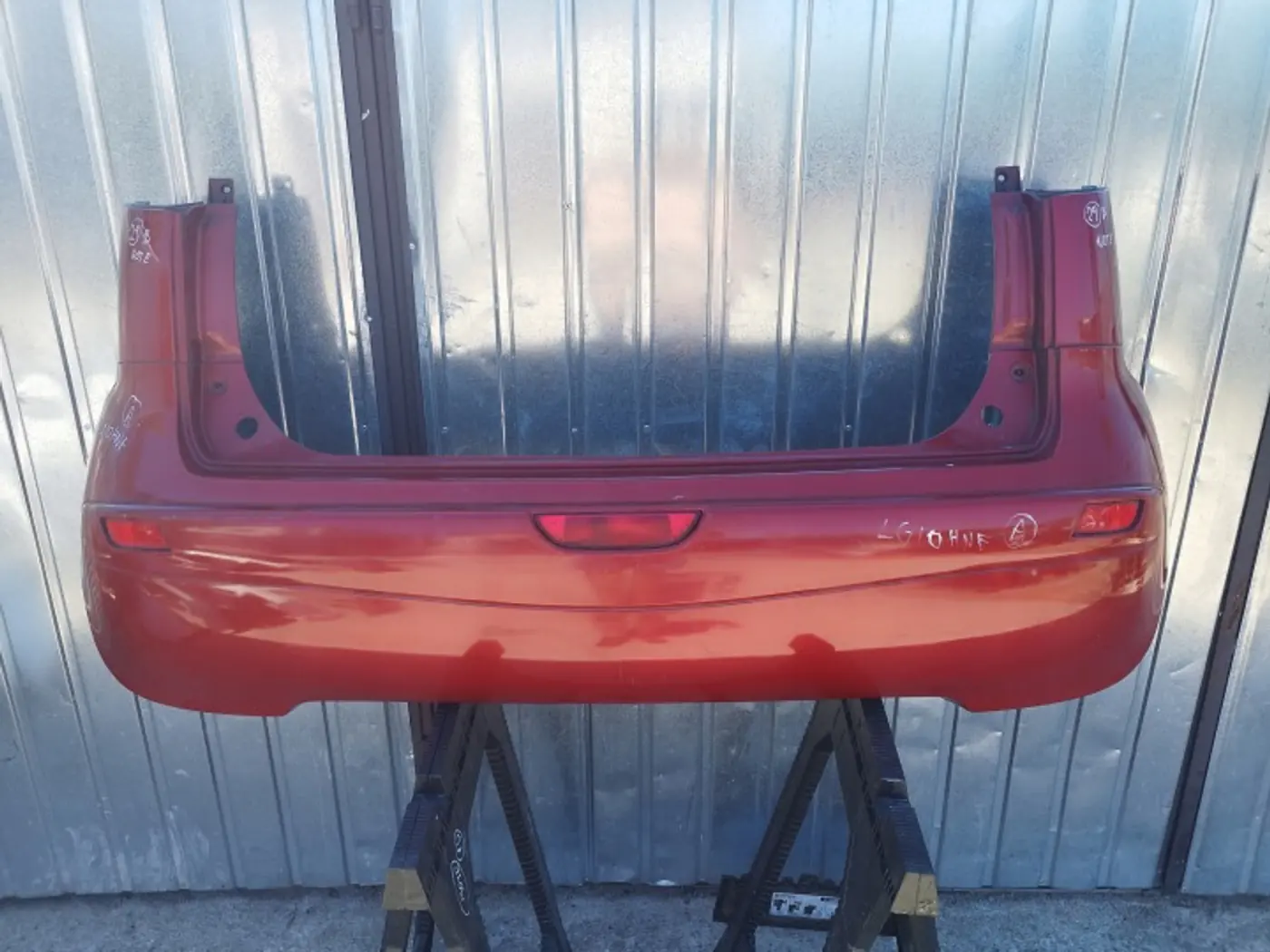 Бампер задний к Nissan Note 2009