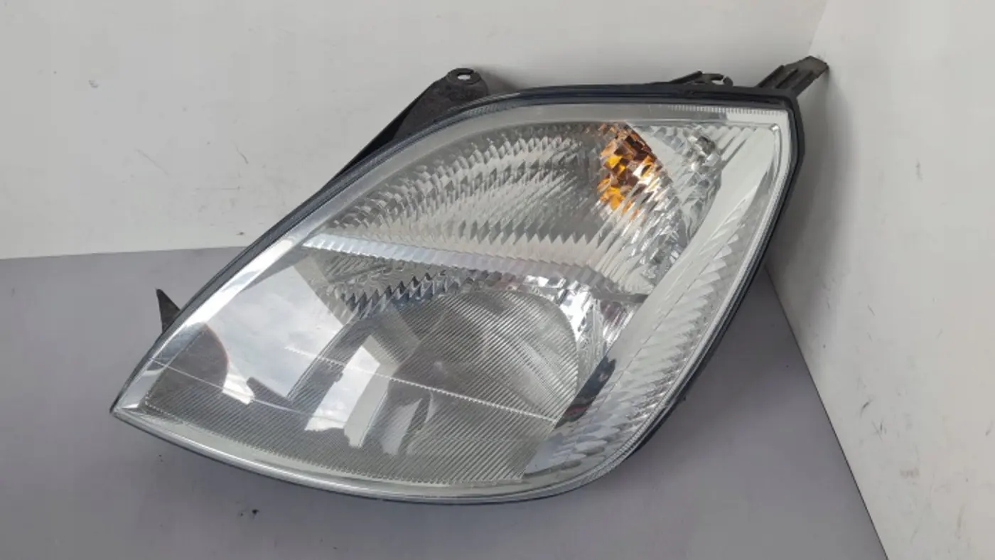 Фара левая к Ford Fiesta 2008