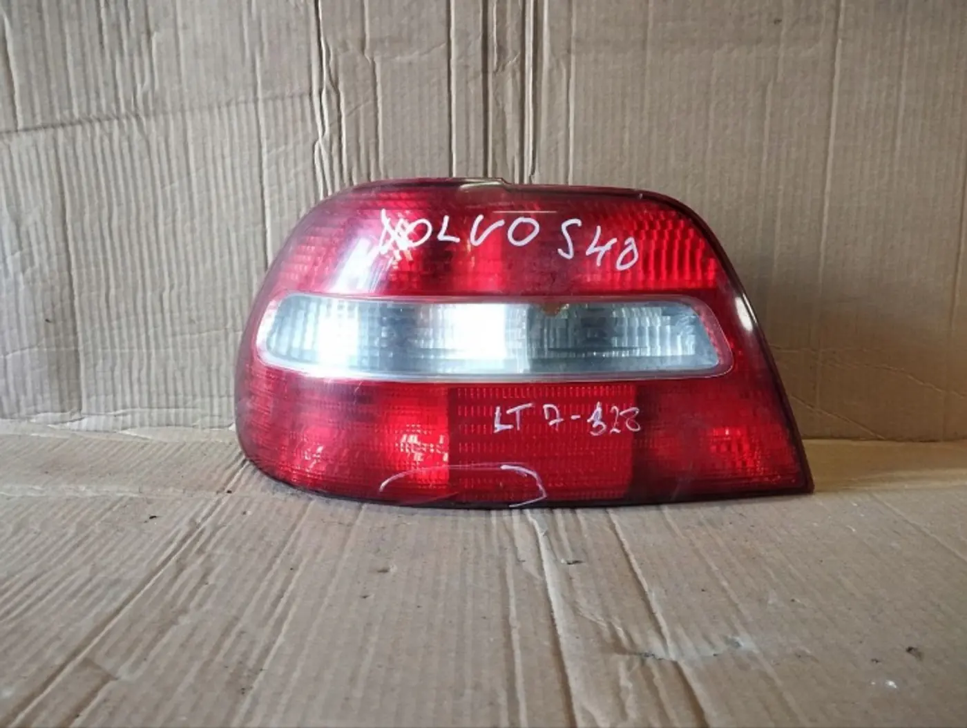 Фонарь задний левый к Volvo S40 1996