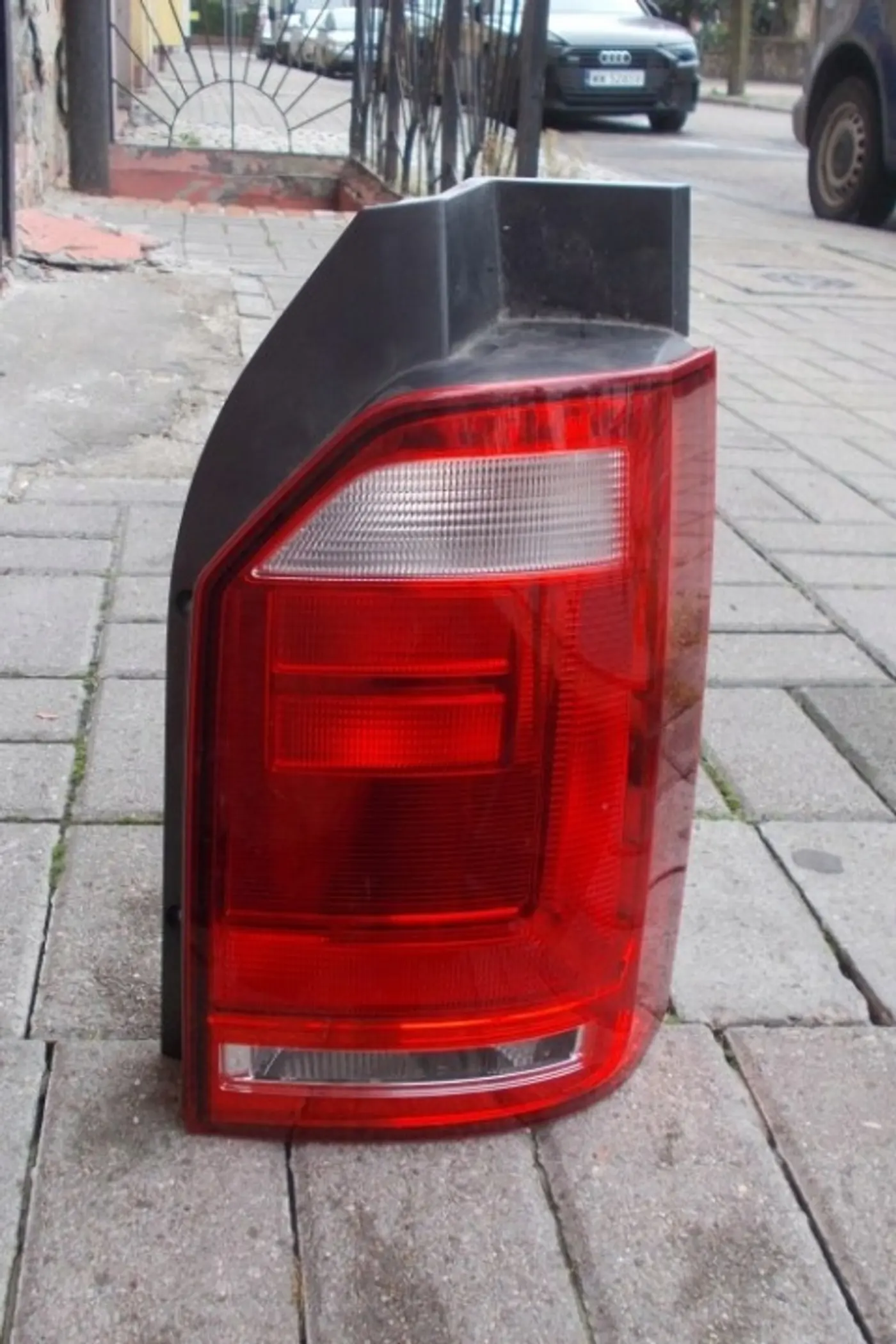 Фонарь задний правый к Volkswagen Multivan 2016