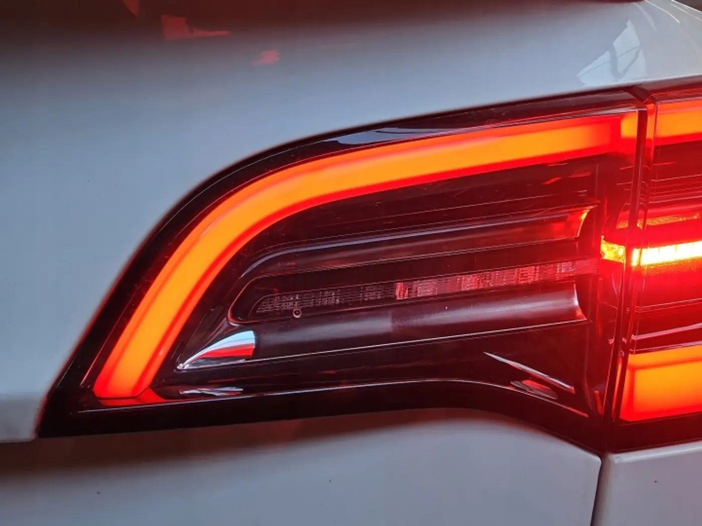 Фонарь задний правый к Tesla Model 3 2017