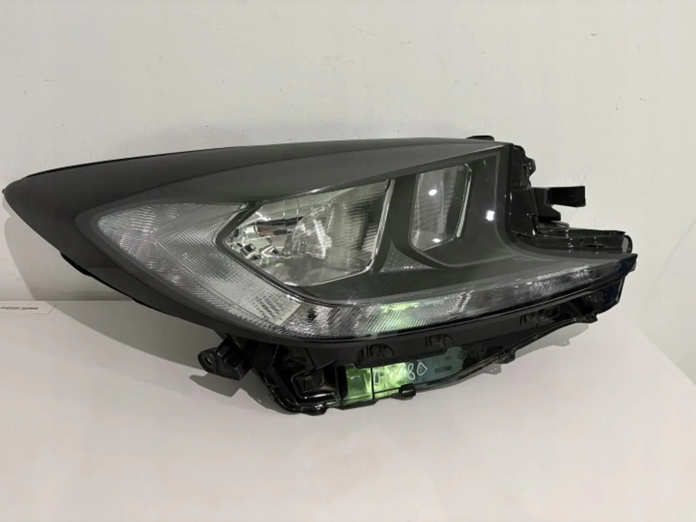 Фара правая к Toyota Aygo X 2021