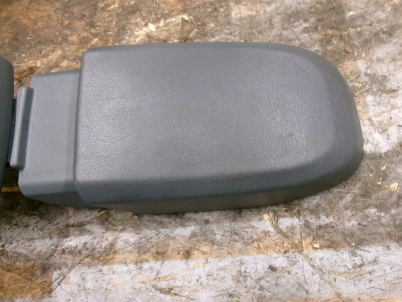 Подлокотник к Ford C-MAX 2010