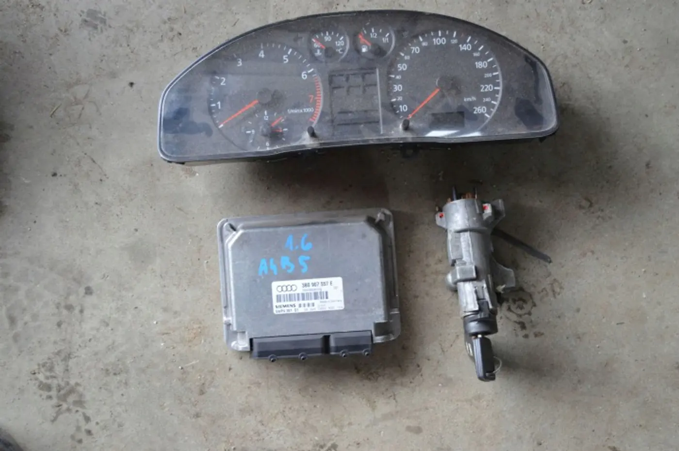 Блок управления двигателем к Audi S4 1997