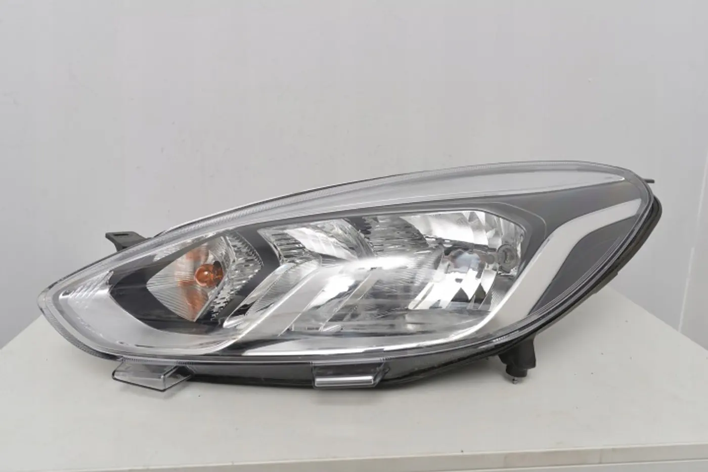 Фара левая к Ford Fiesta 2017