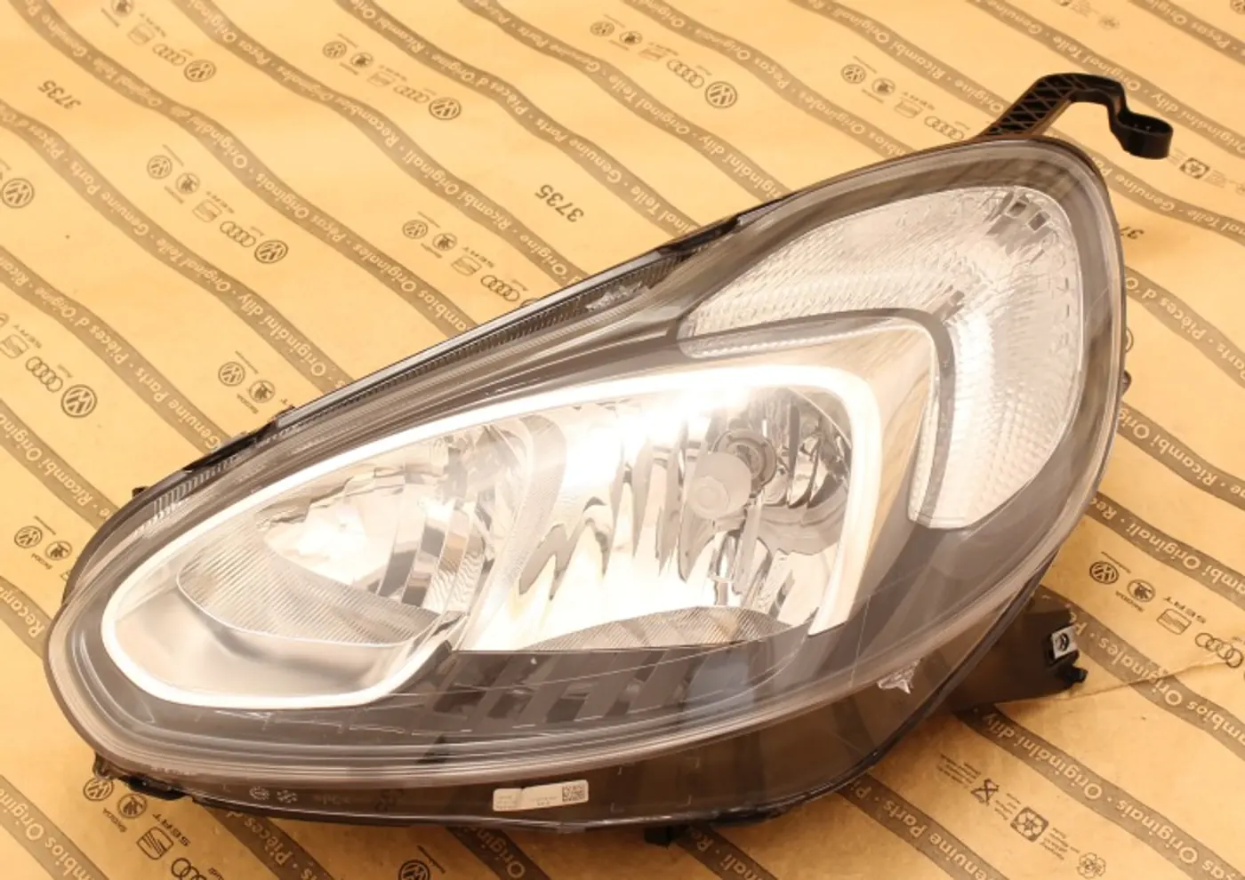 Фара левая к Opel Adam 2012