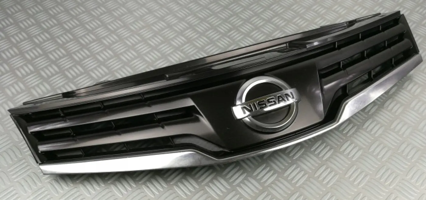 Решетка радиатора к Nissan Note 2009