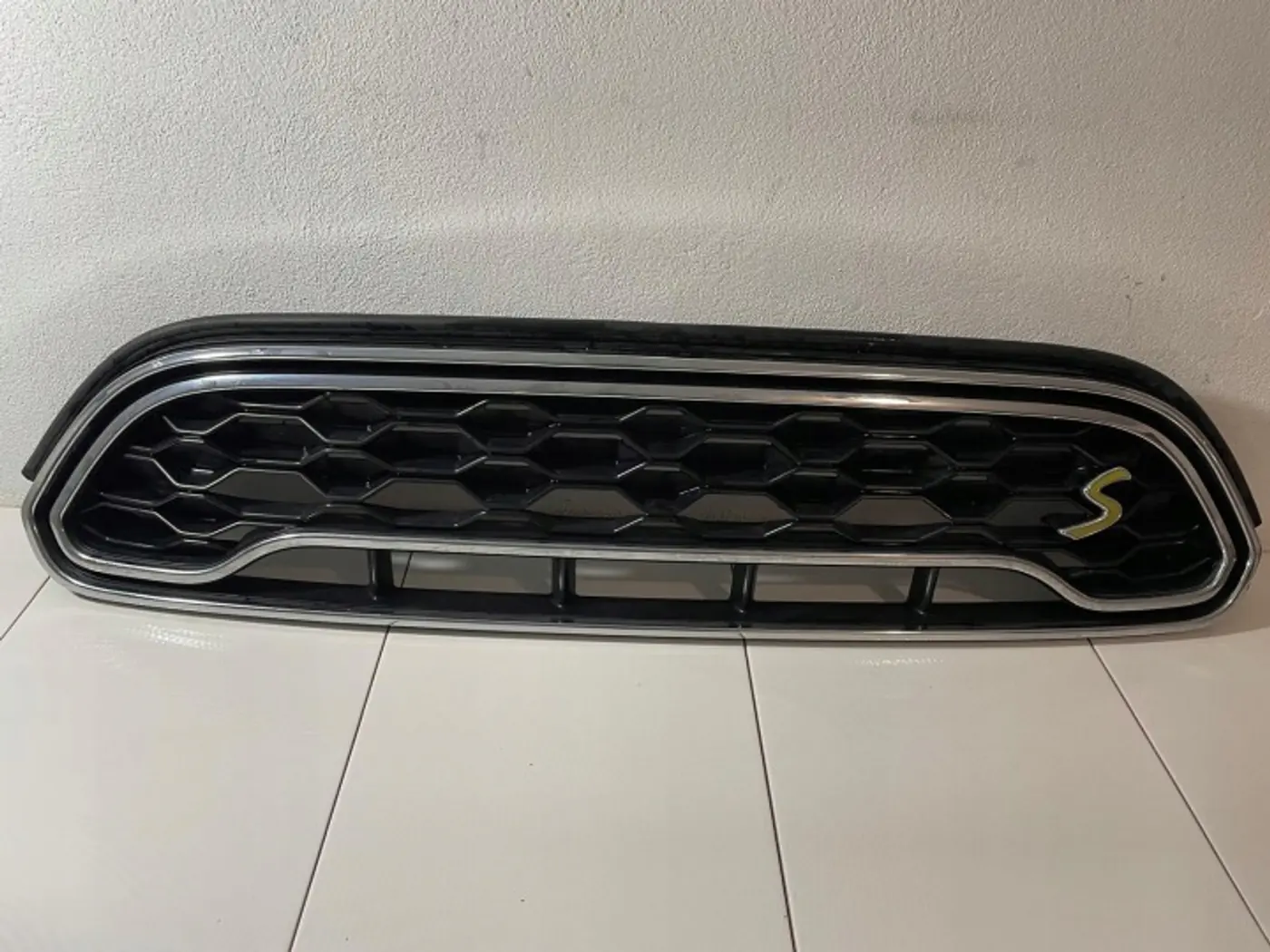 Решетка радиатора к MINI Countryman 2016