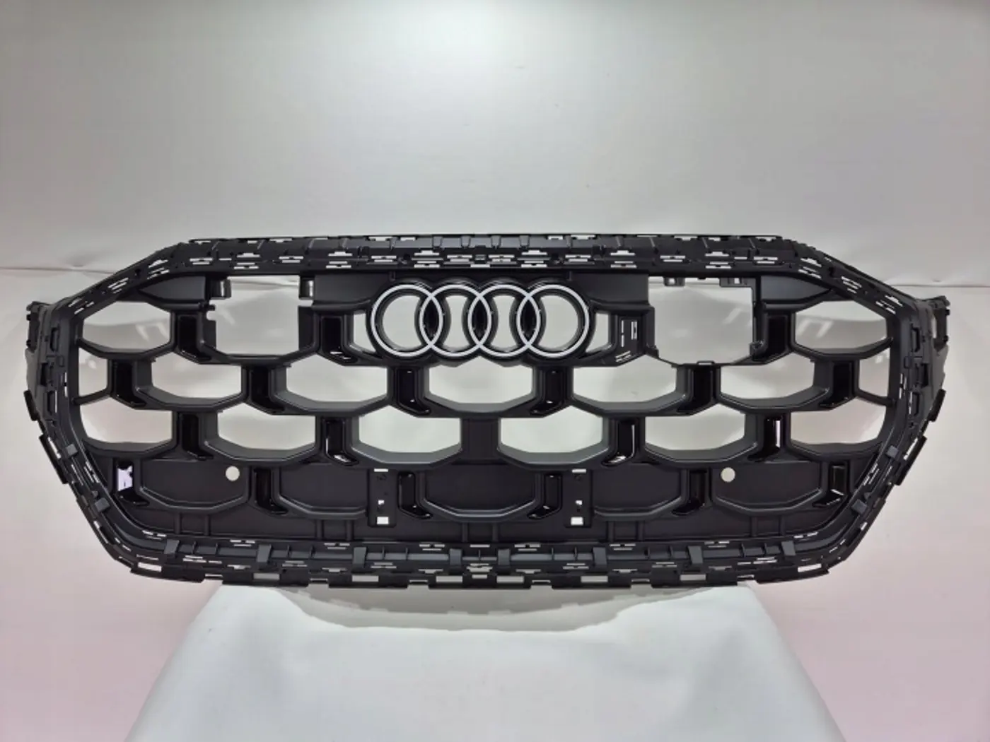 Решетка радиатора к Audi Q8 2018