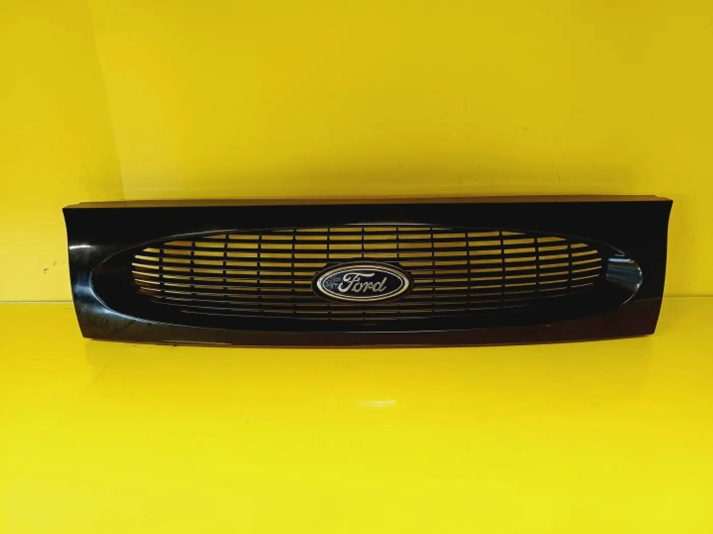 Решетка радиатора к Ford Fiesta 1996