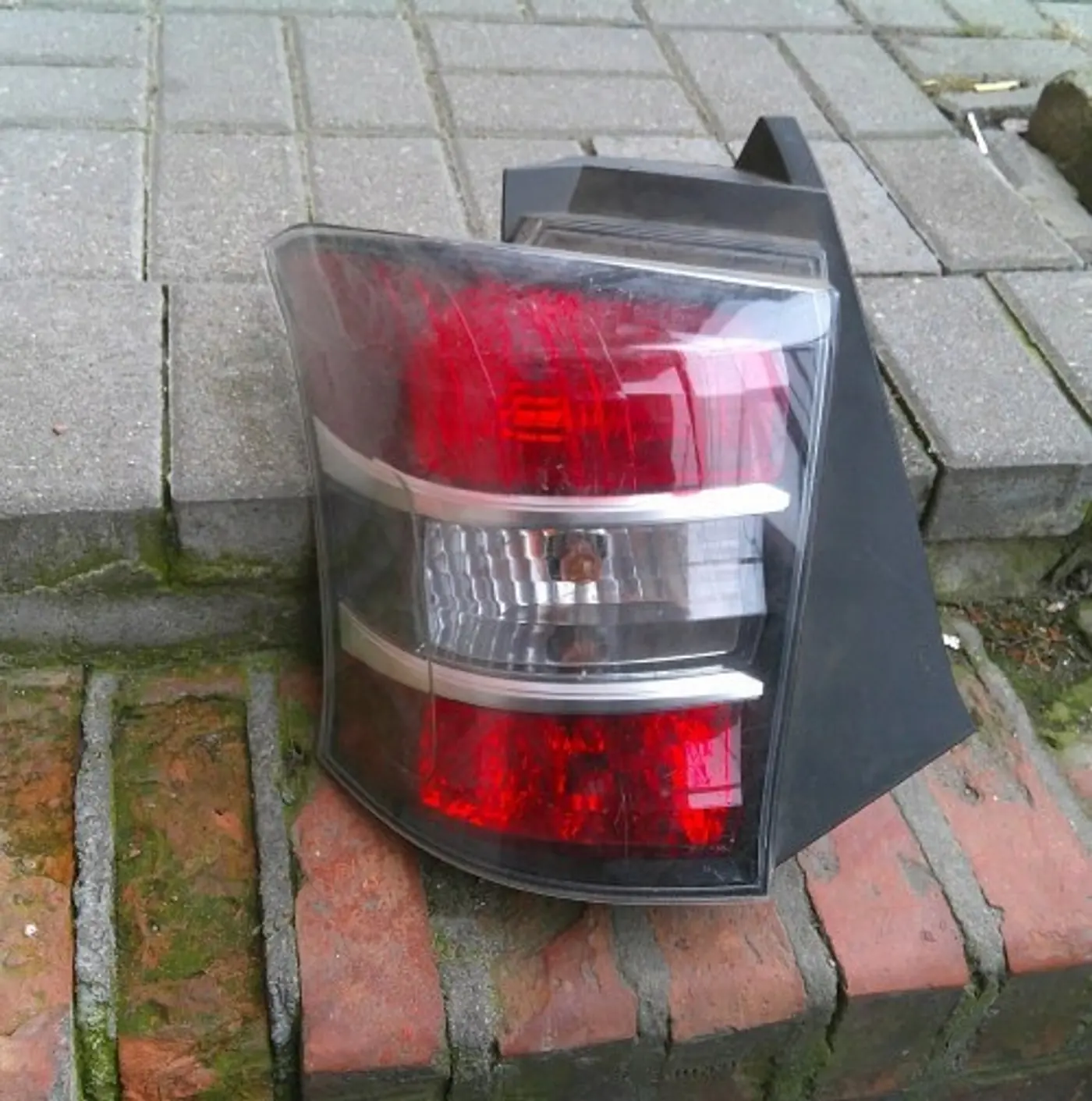 Фонарь задний правый к Toyota iQ 2008