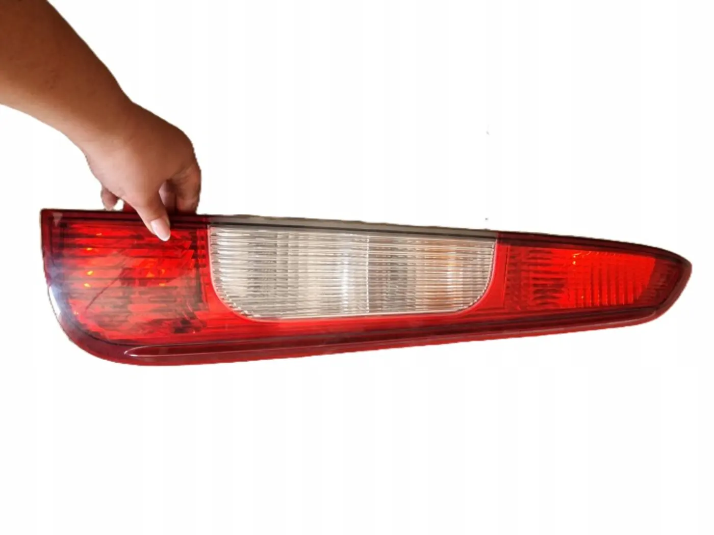 Фонарь задний правый к Ford C-MAX 2003