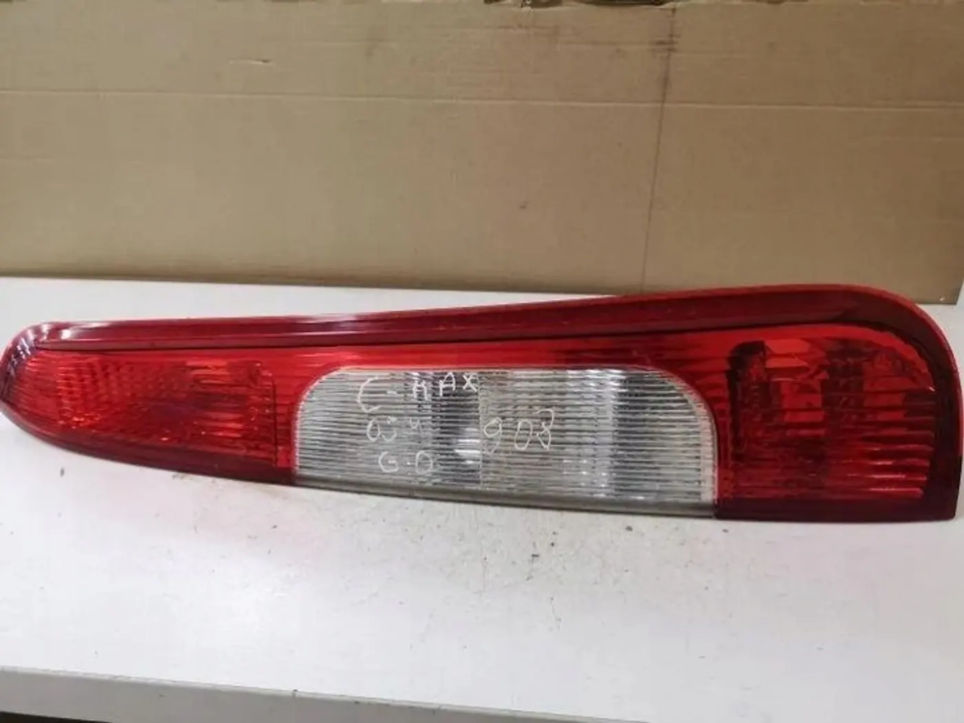 Фонарь задний правый к Ford C-MAX 2010