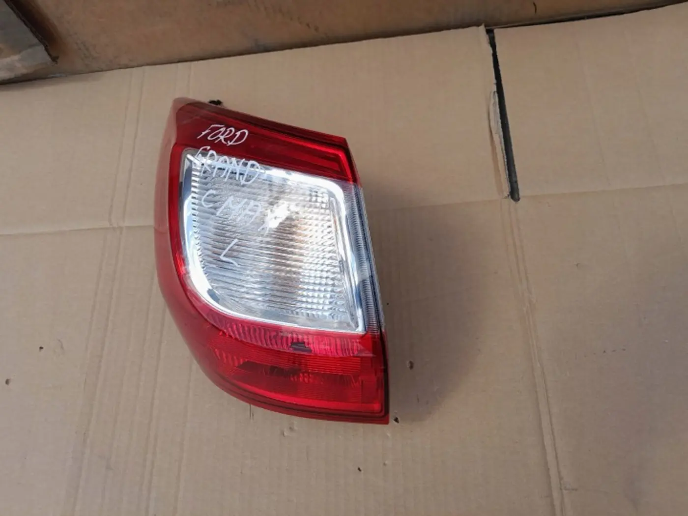 Фонарь задний левый к Ford C-MAX 2010