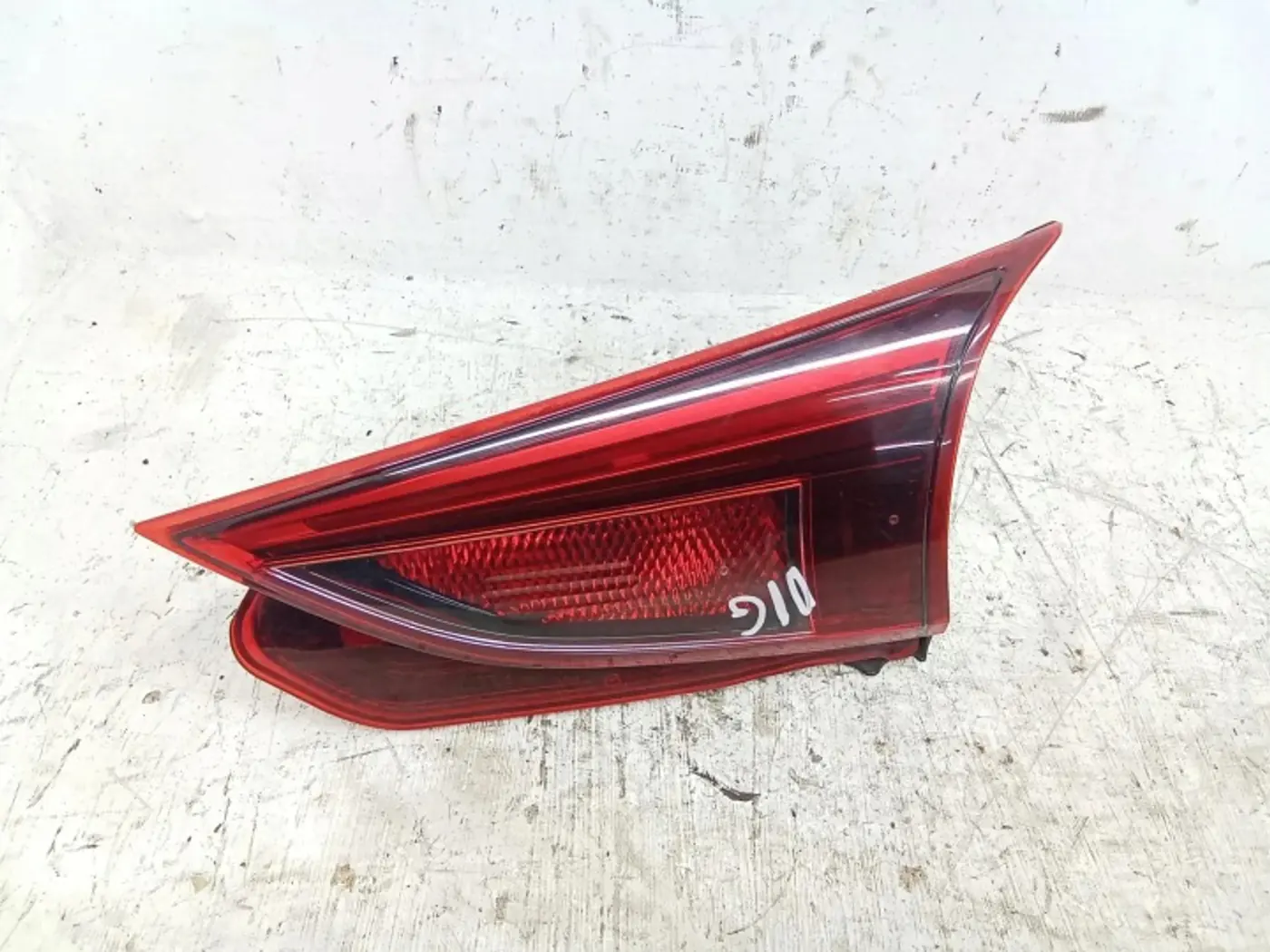 Фонарь задний правый к Mazda 121 1996