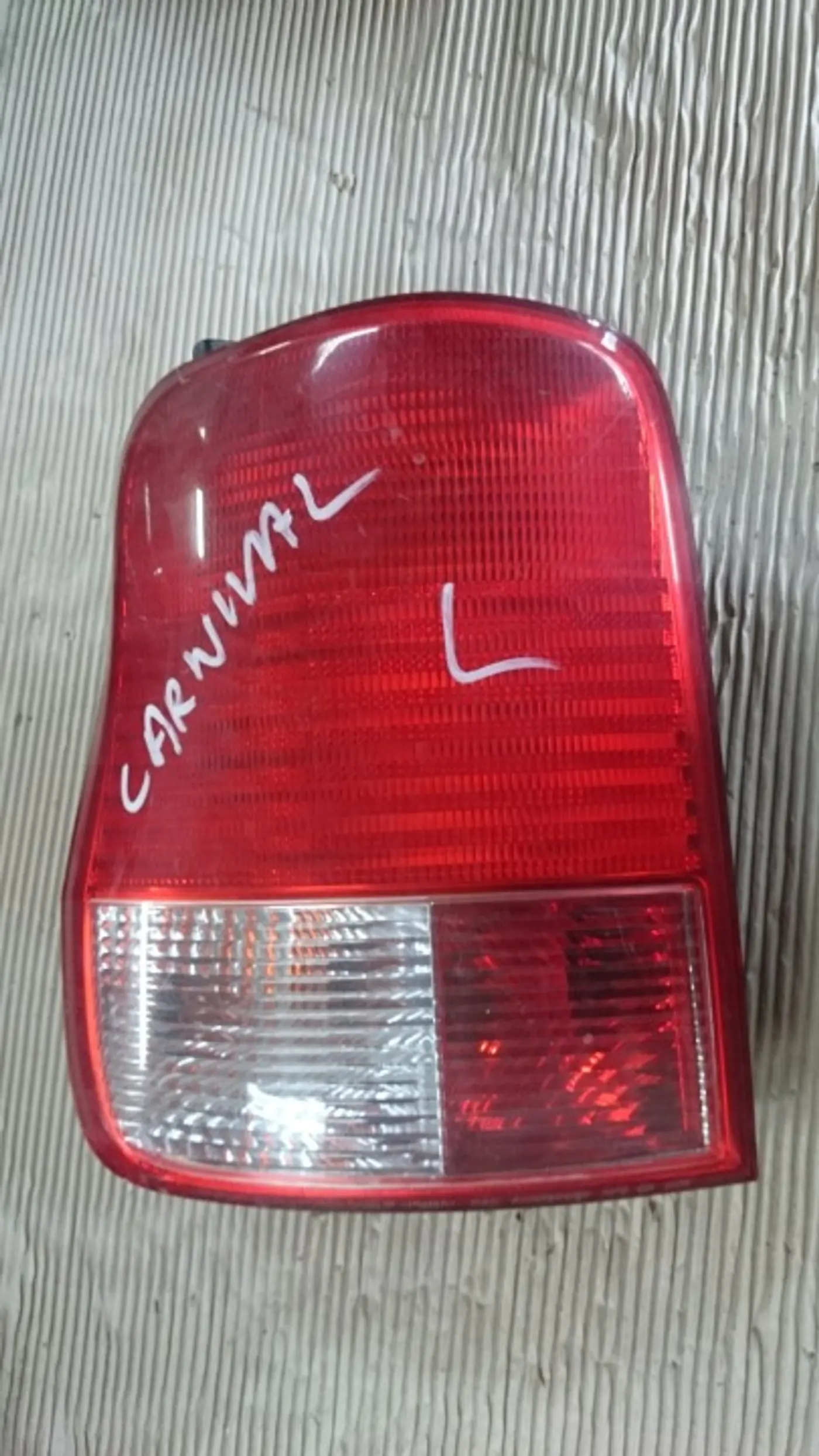Фонарь задний левый к Kia Carnival 2002