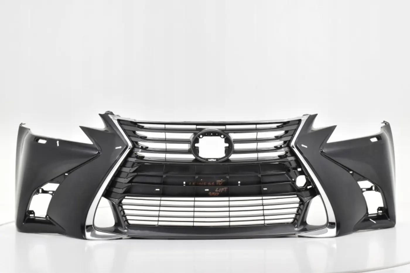 Бампер передний к Lexus GS 2011