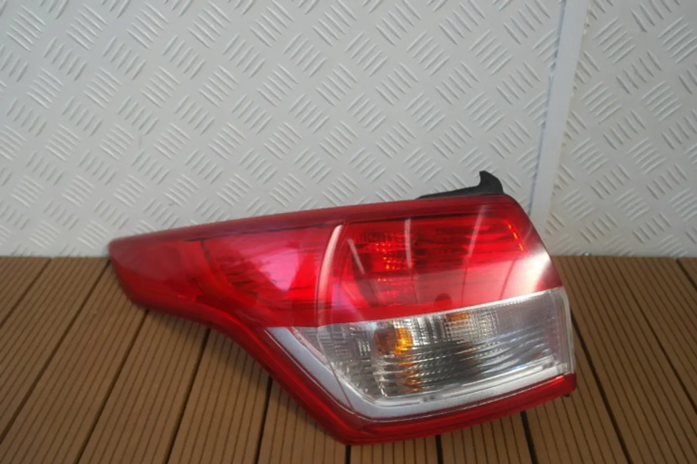 Фонарь задний левый к Ford Kuga 2013
