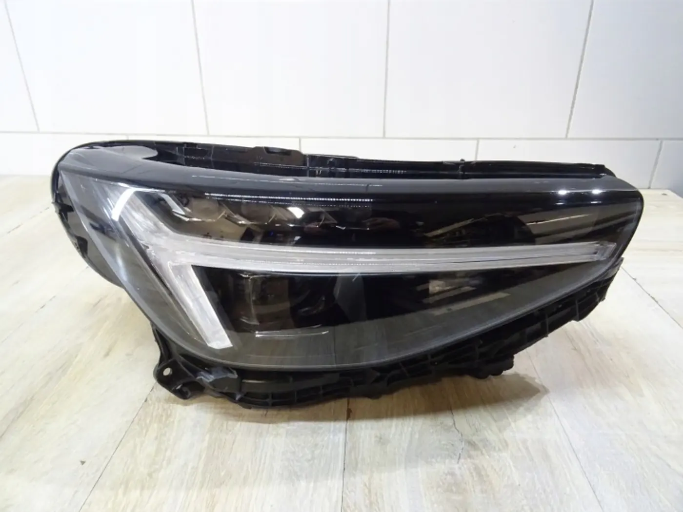 Фара правая к Volvo XC40 2022