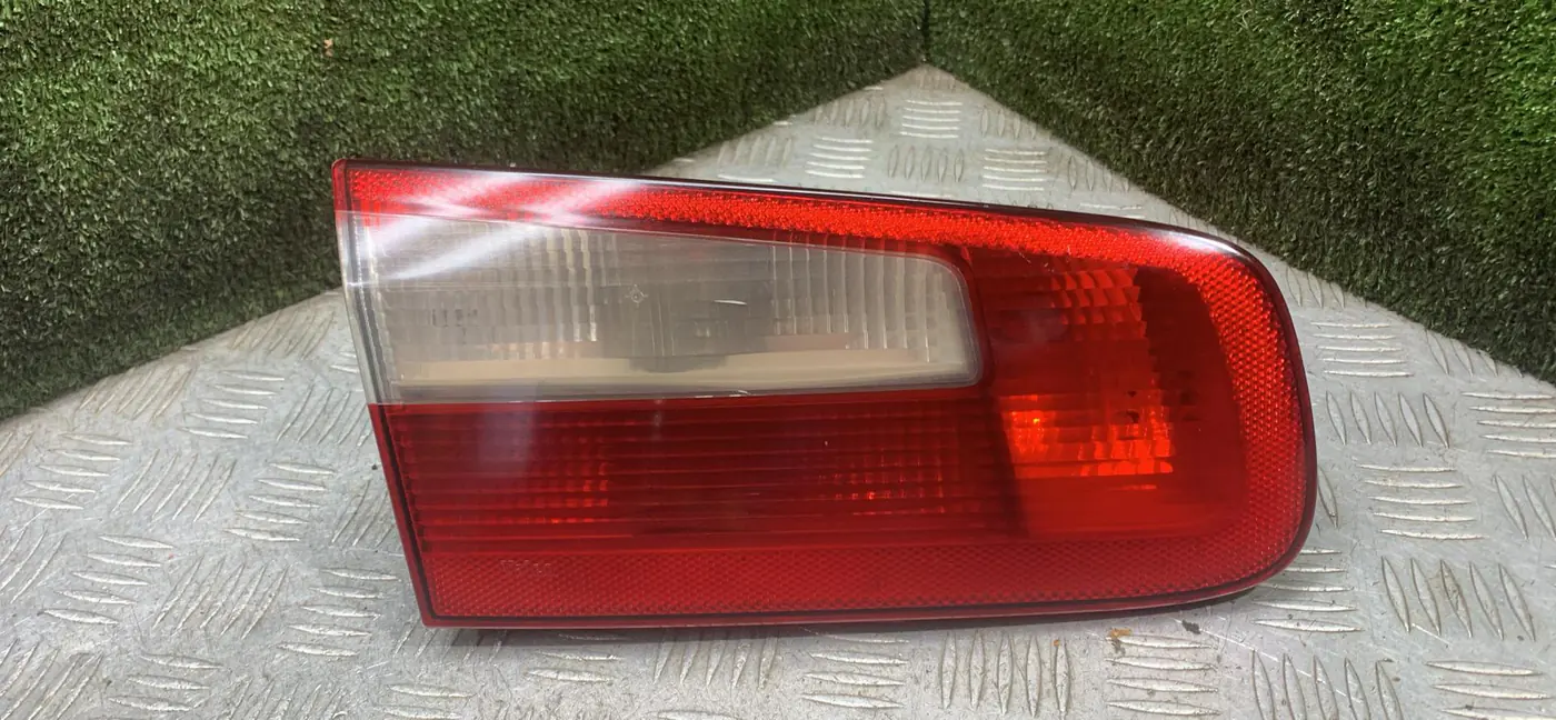Фонарь крышки багажника левый к Renault Laguna 2002