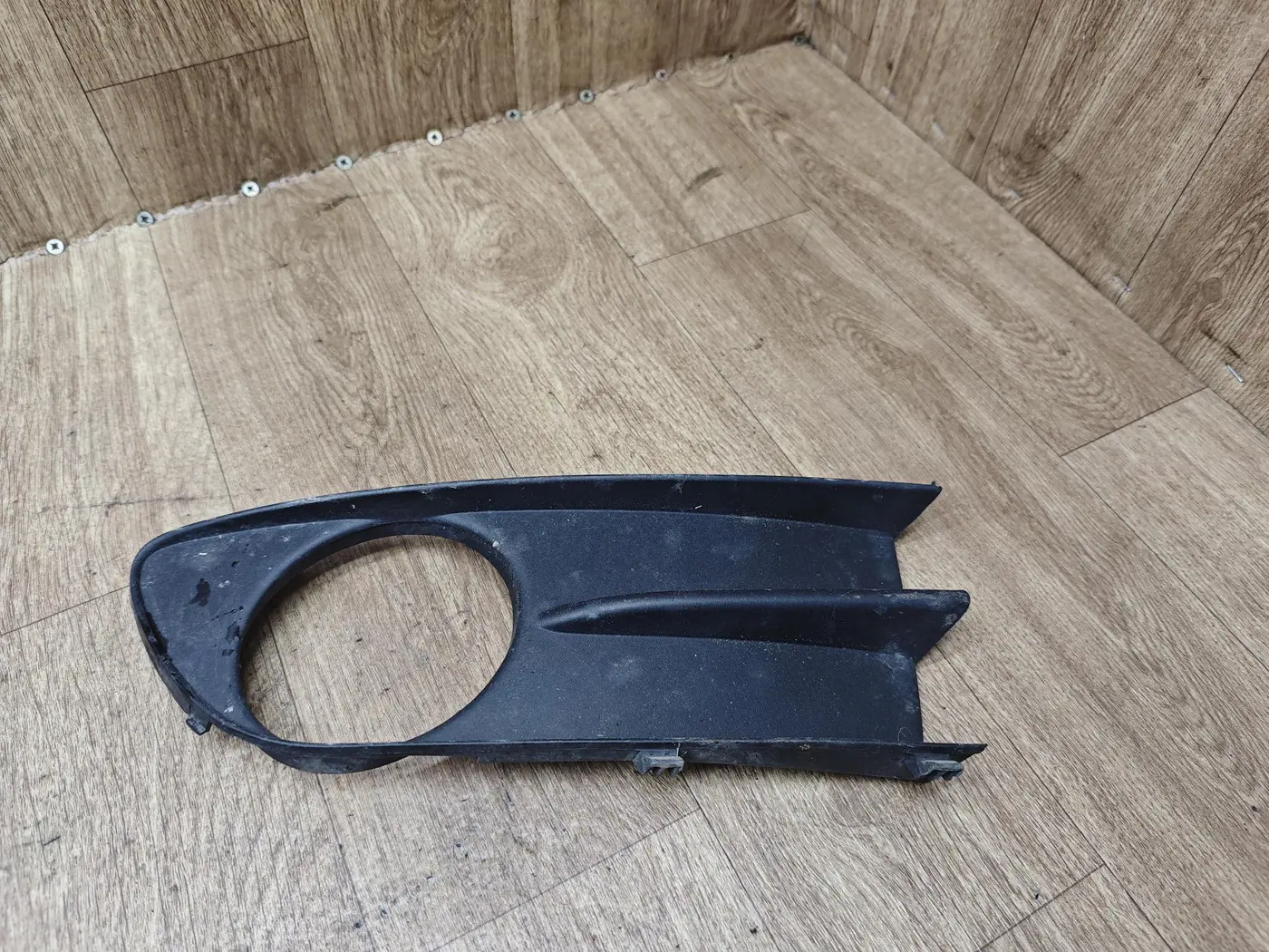 Рамка фары противотуманной правой к Renault Laguna 2002