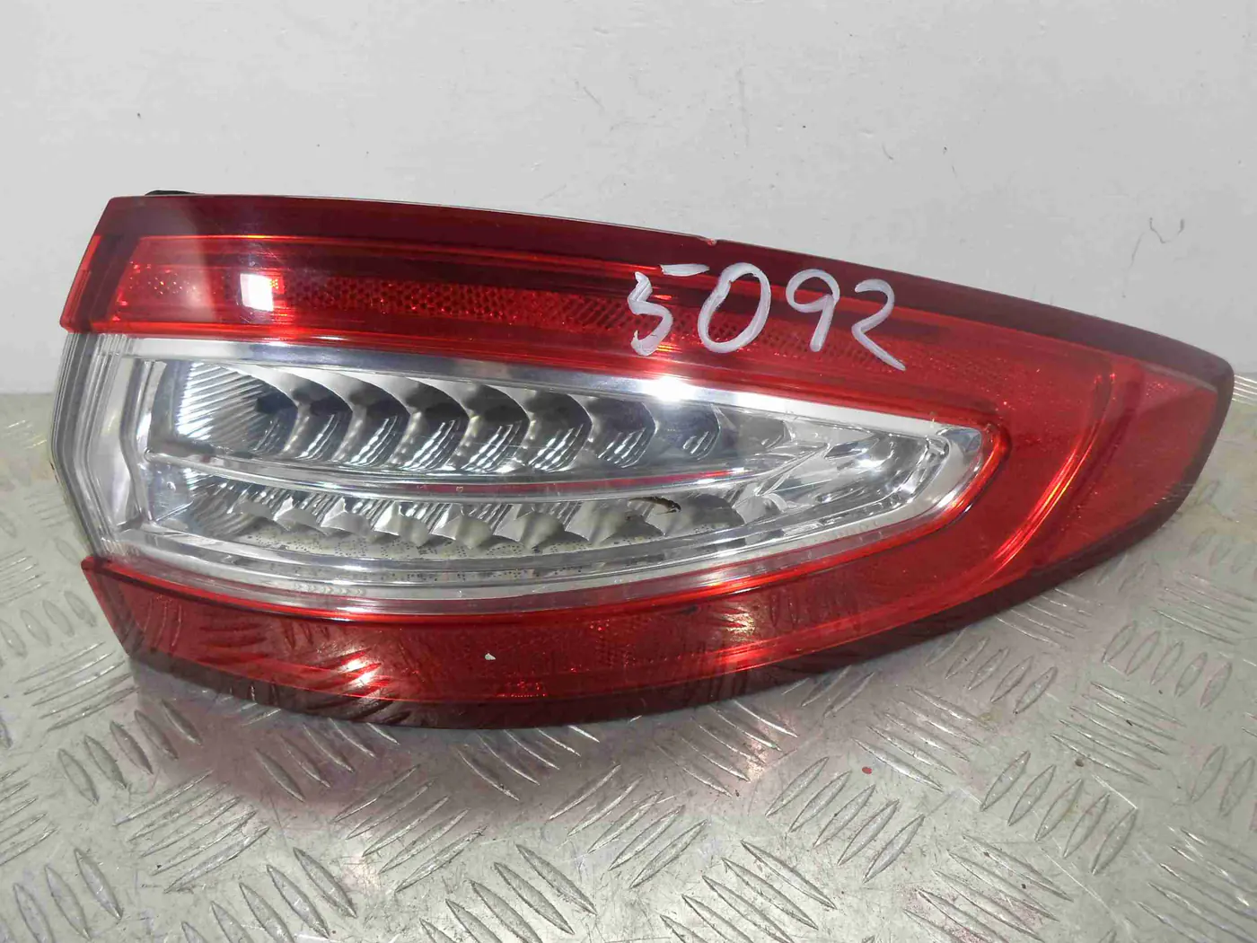 Фонарь задний левый к Ford Fusion 2013