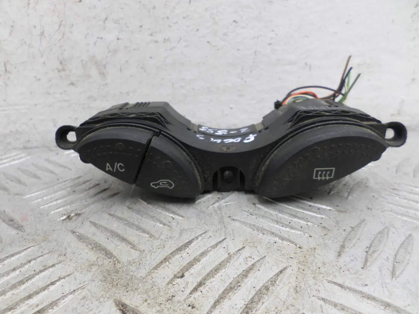 Кнопка  к Ford Focus 2007