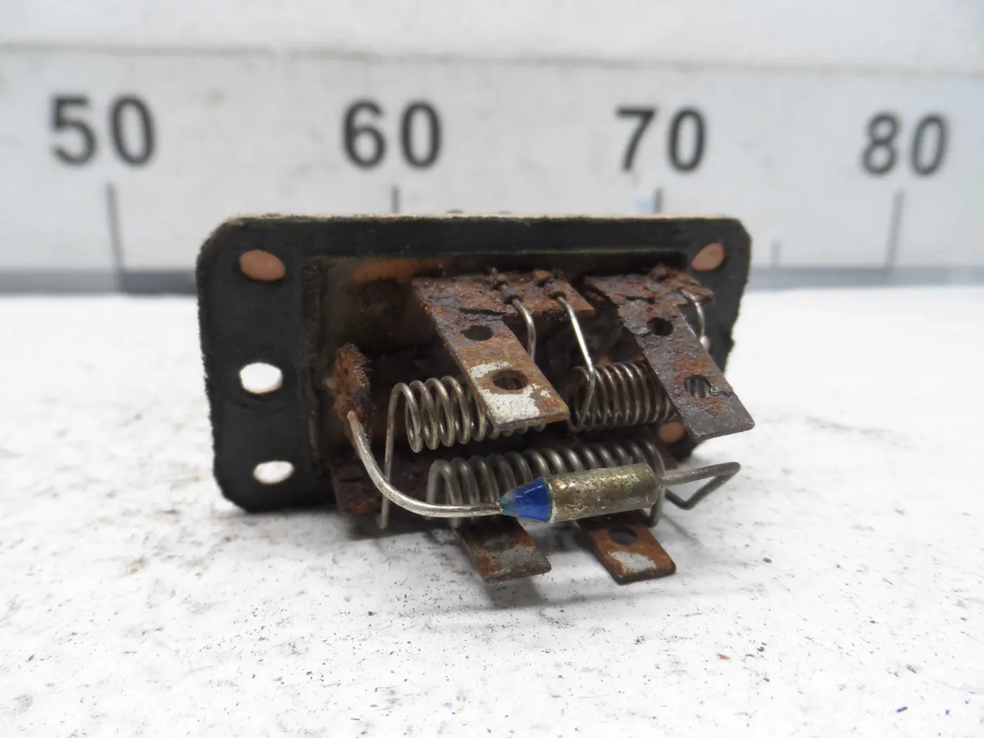 Сопротивление печки к Ford Escape 2002