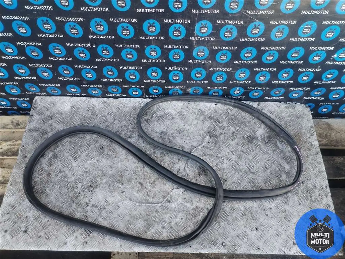 Уплотнитель к Mazda  2022