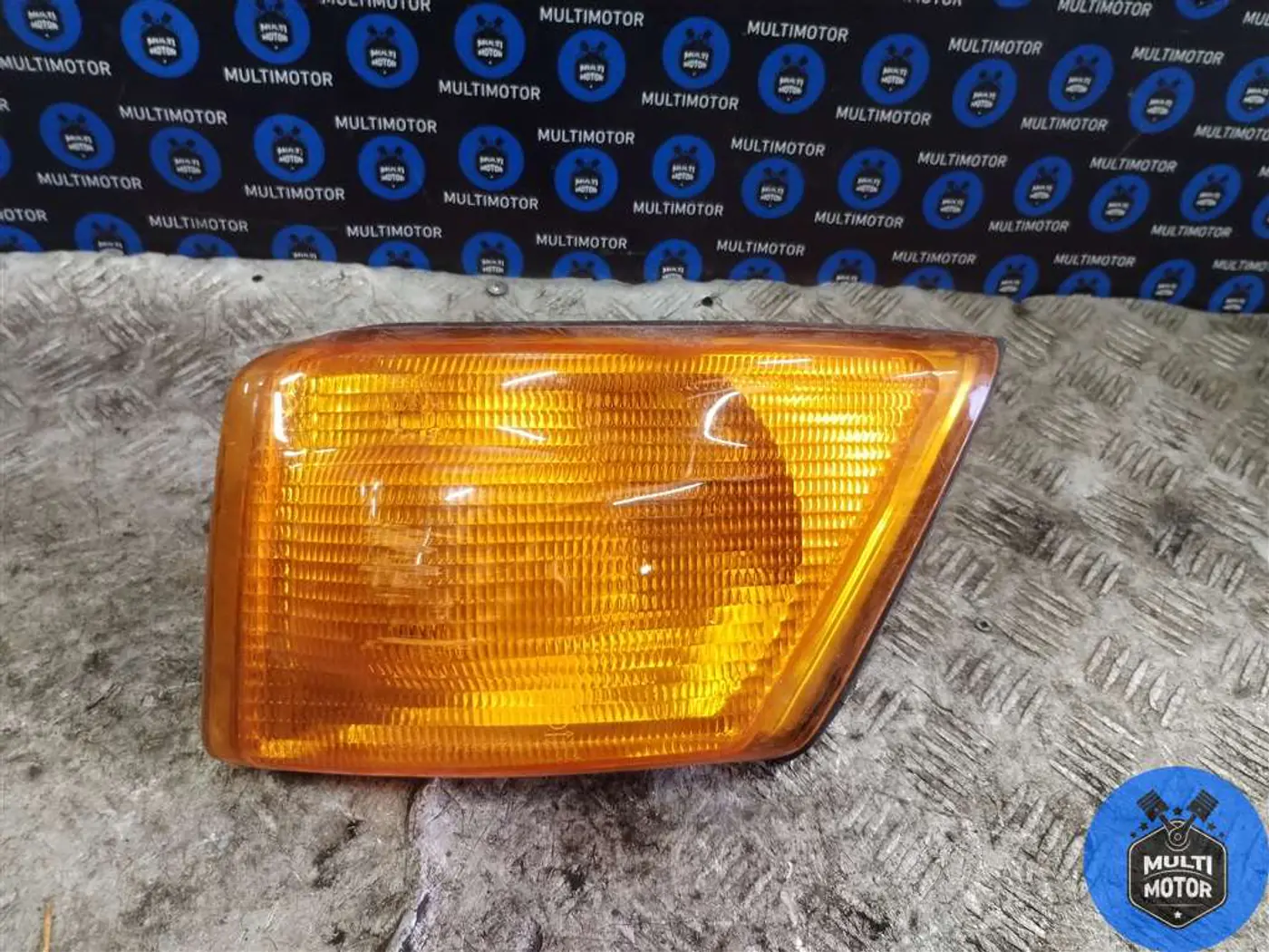 Поворотник левый к Iveco  2003