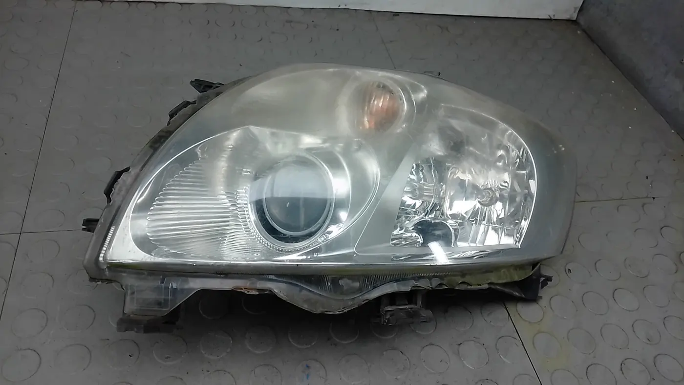 Фара левая к Toyota Auris 2009