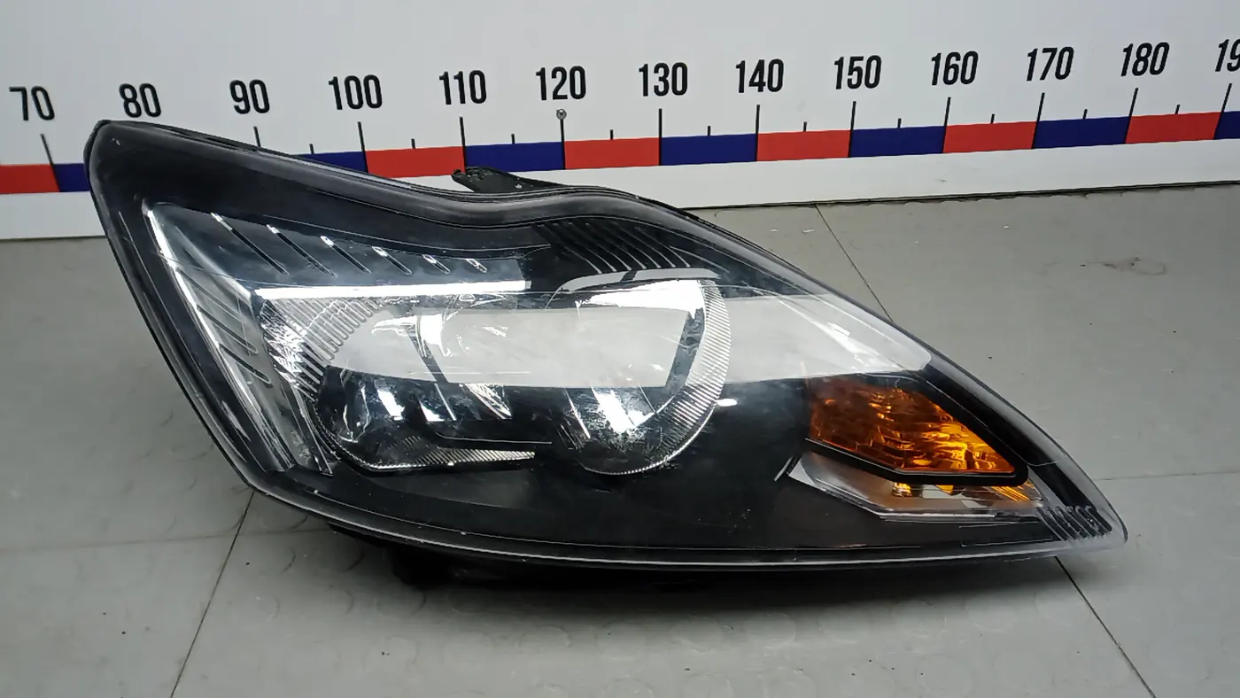 Фара правая к Ford Focus 2009