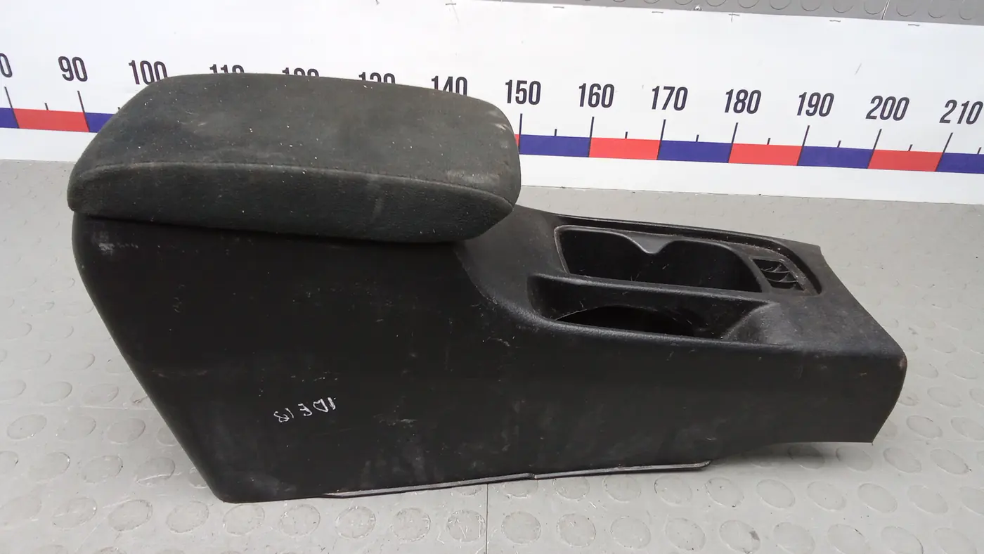 Подлокотник к Ford C-MAX 2006