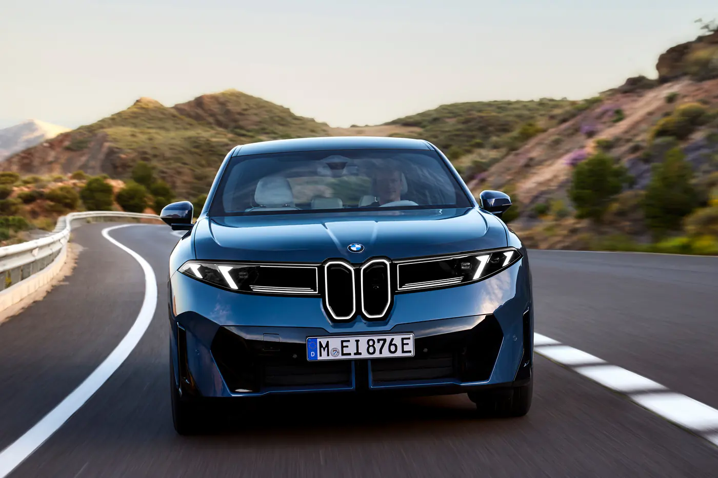 Кроссовер BMW iX3: заднеприводная модификация и удлиненная версия