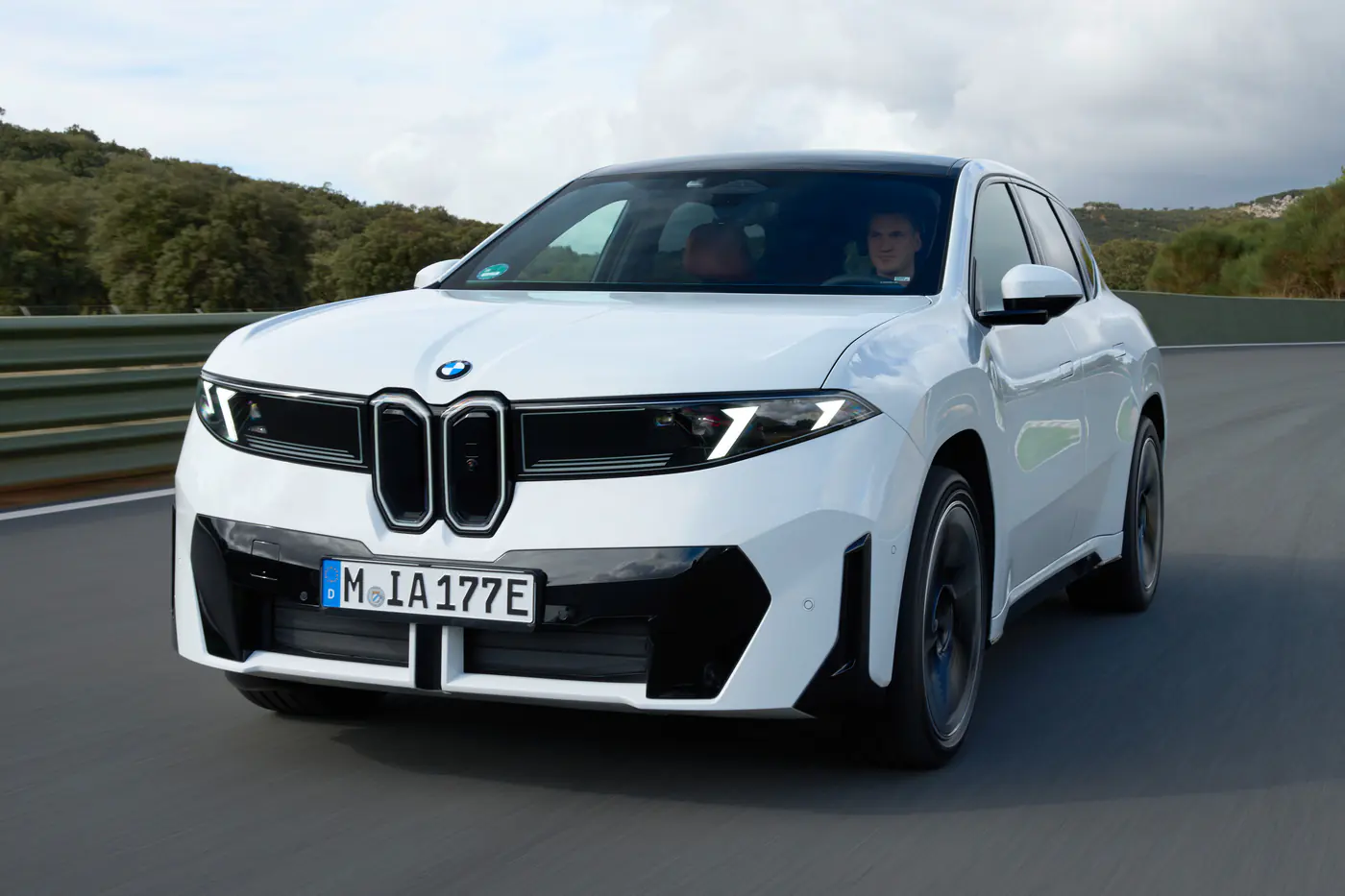 Кроссовер BMW iX3: заднеприводная модификация и удлиненная версия