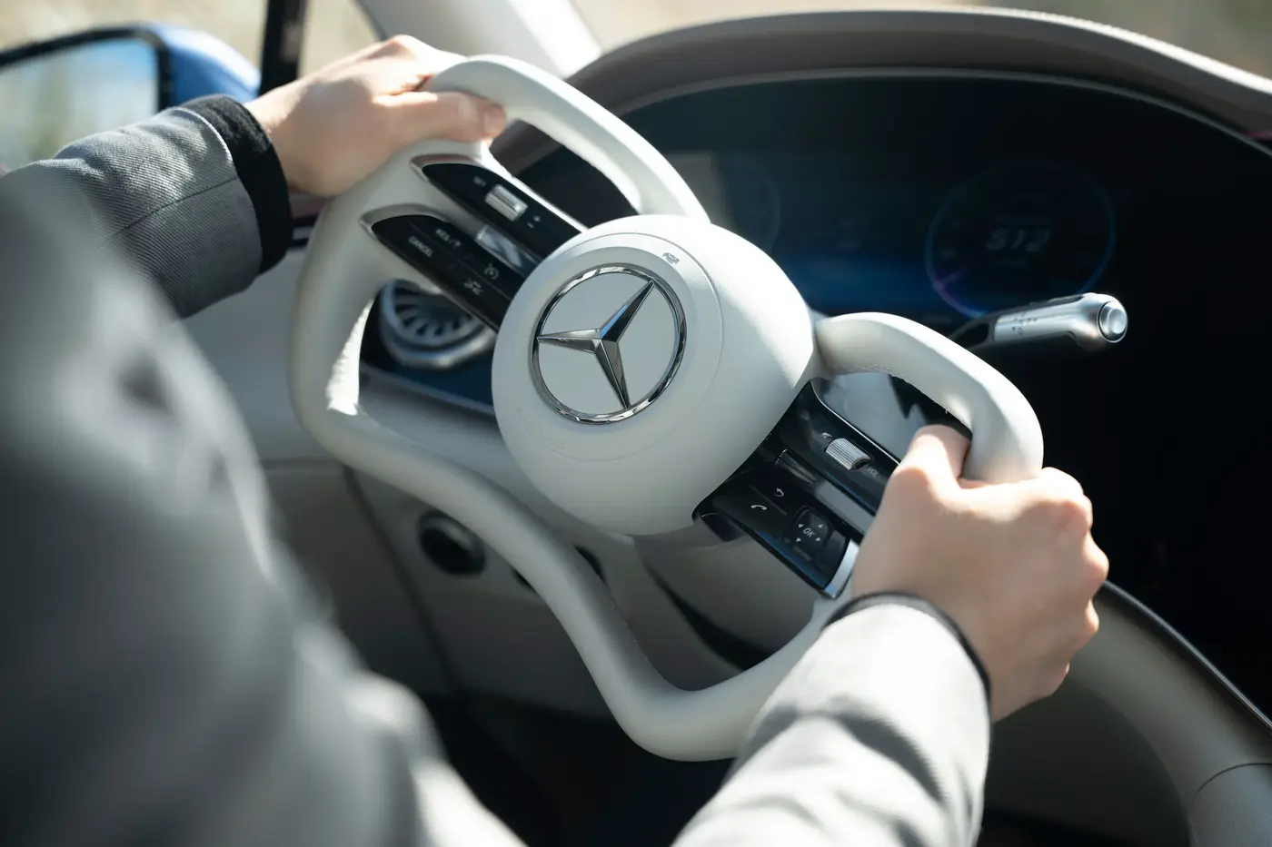 Руль или штурвал? Покупатели Mercedes EQS теперь могут выбрать