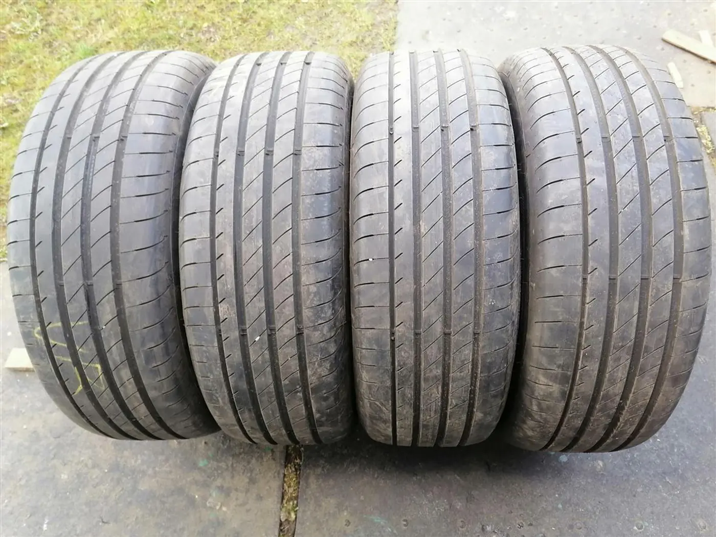 R17 225 60 Goodyear Eagle F1
