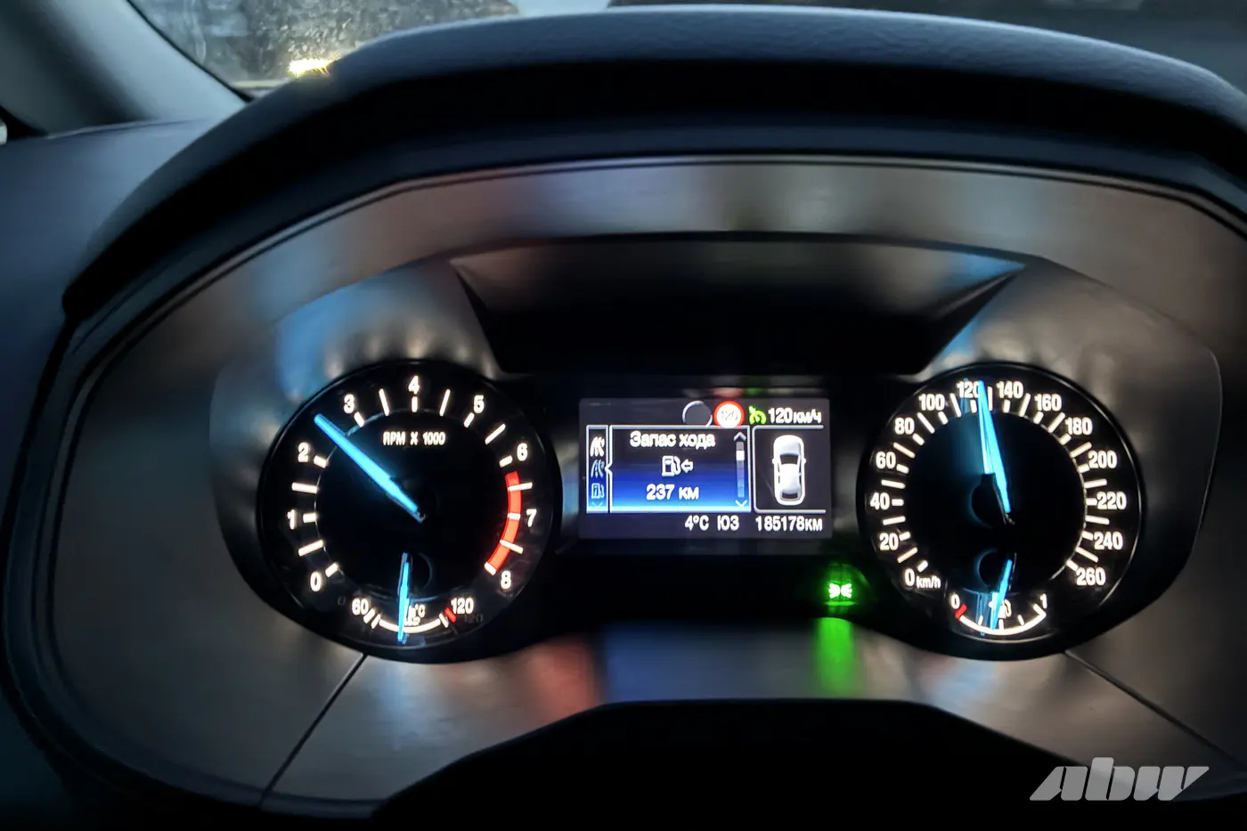 Полтора литра на всю семью: секонд-тест семиместного Ford S-MAX