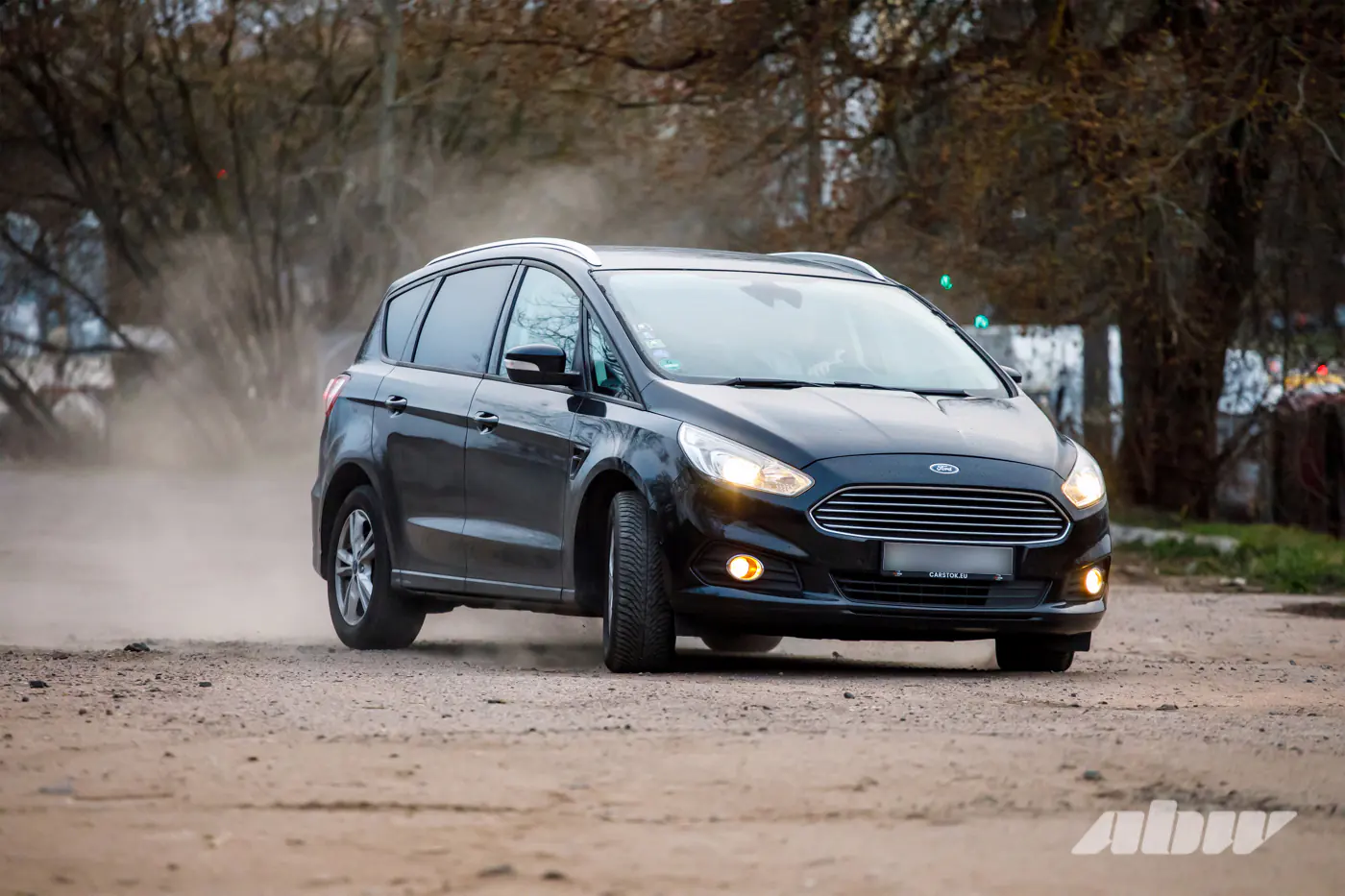 Полтора литра на всю семью: секонд-тест семиместного Ford S-MAX