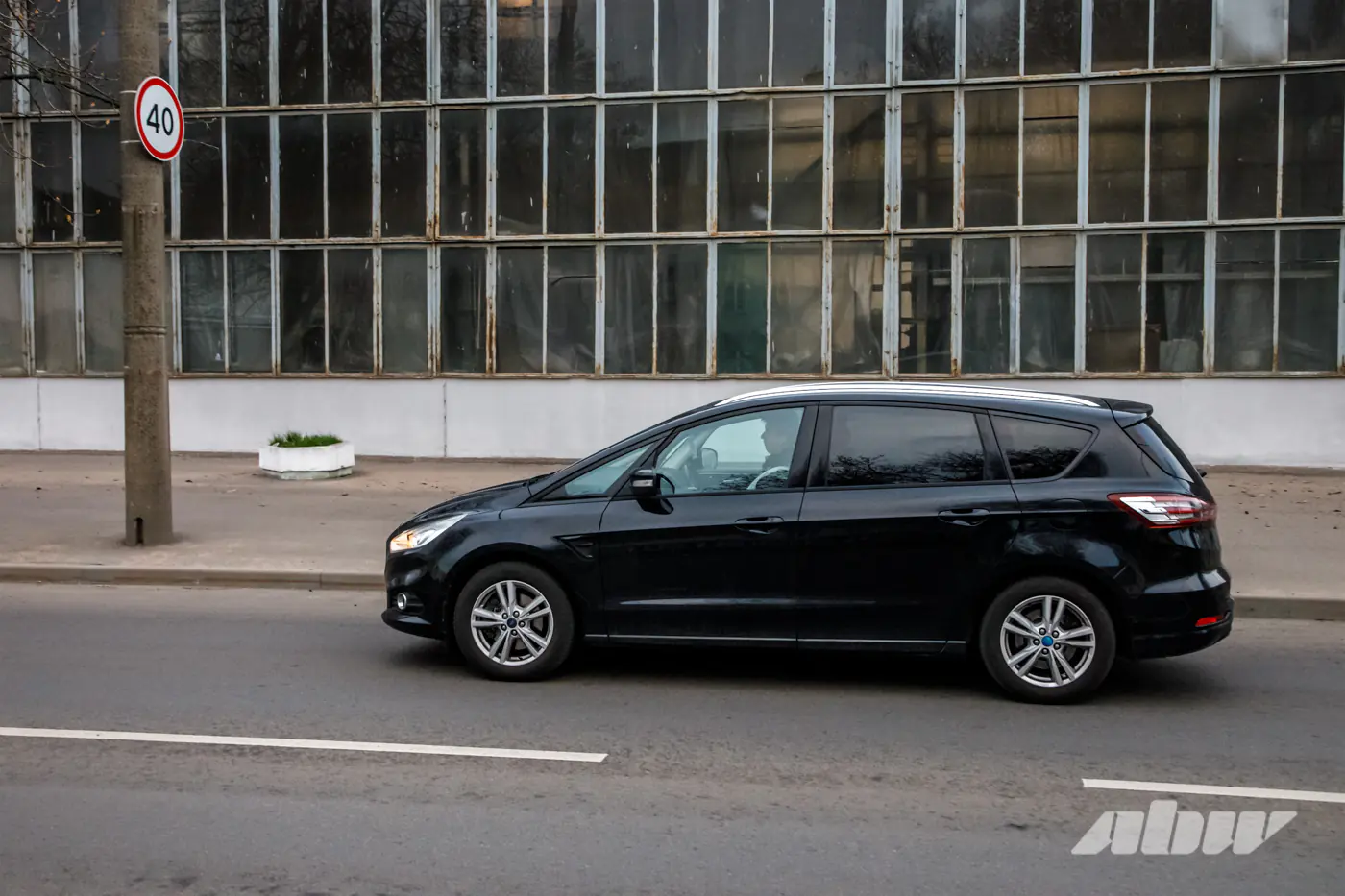Полтора литра на всю семью: секонд-тест семиместного Ford S-MAX