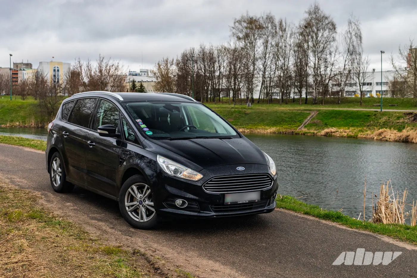 Полтора литра на всю семью: секонд-тест семиместного Ford S-MAX