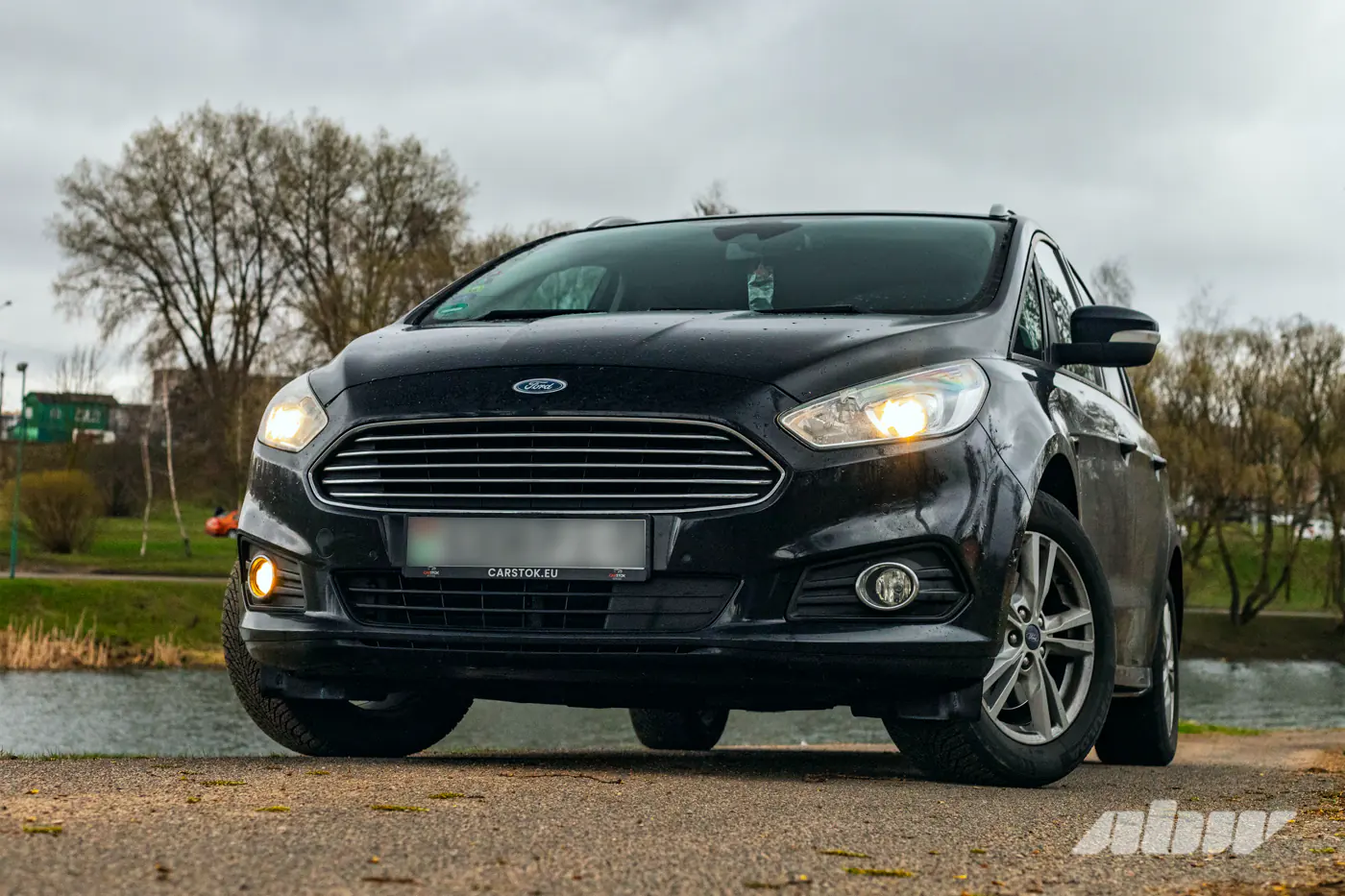 Полтора литра на всю семью: секонд-тест семиместного Ford S-MAX