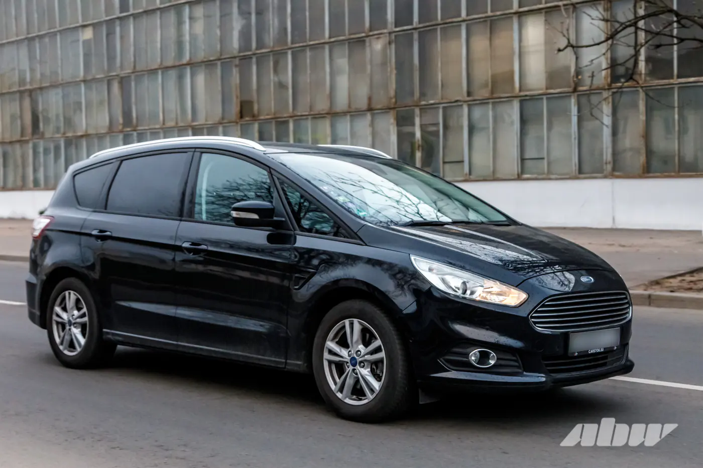 Полтора литра на всю семью: секонд-тест семиместного Ford S-MAX