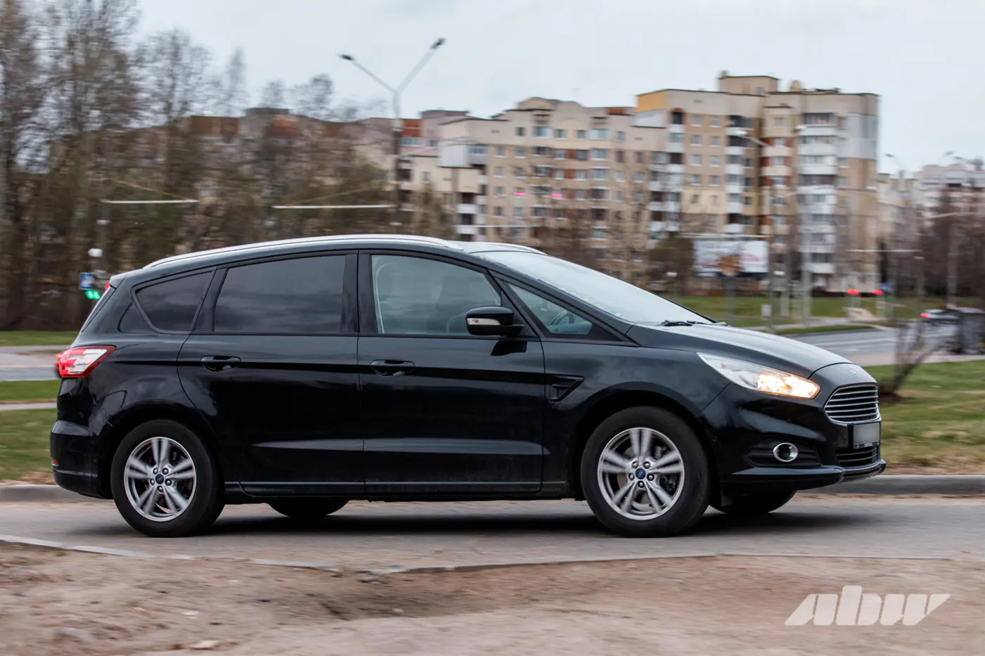 Полтора литра на всю семью: секонд-тест семиместного Ford S-MAX
